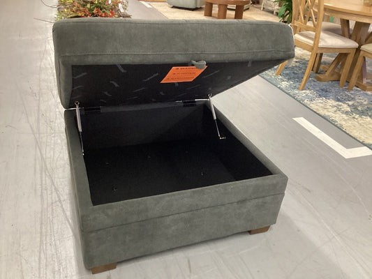 Thomasville Tisdale Storage Ottoman|5210