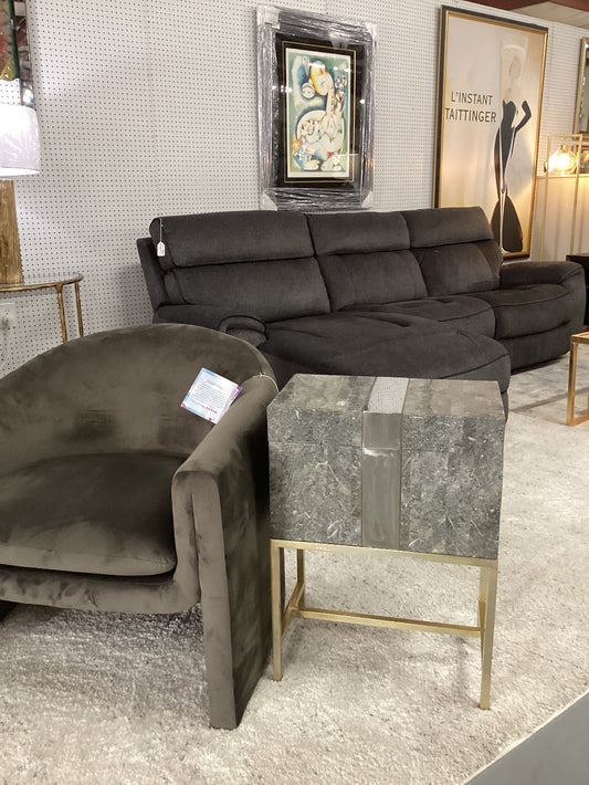 Tessellated Stone chest on stand|5270