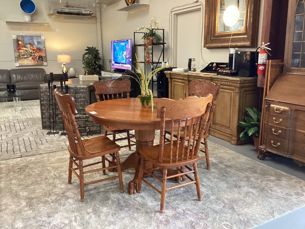 Tiger oak round dining table with 4 chairs and leaf|5309