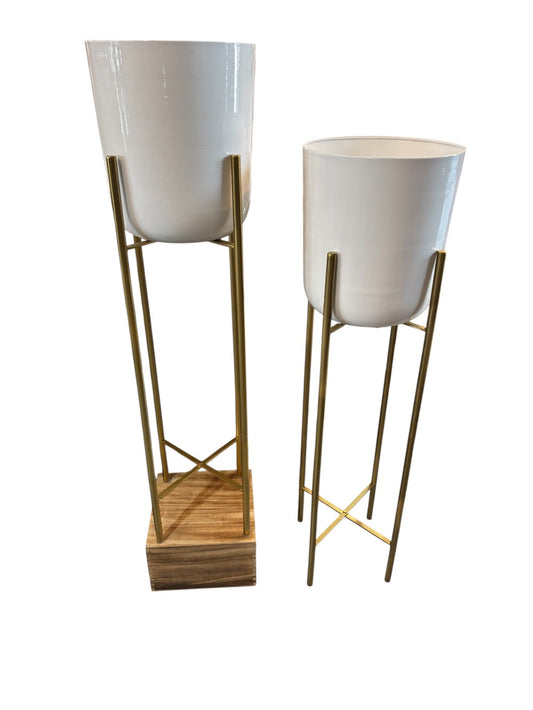Pair White/Gold metal planters|3022