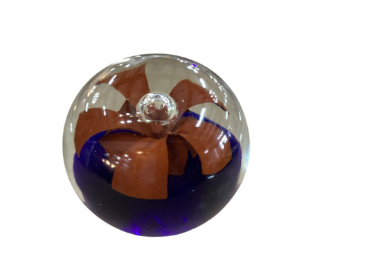 Red flower w/ blue base paperweight|2961