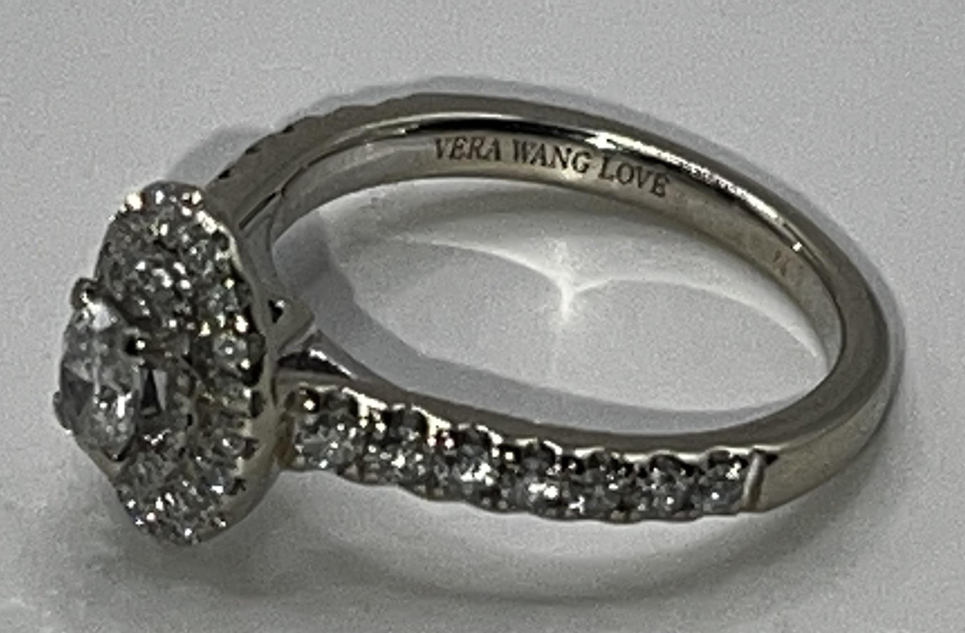 Vera Wang White Gold (14kt) Engagement Ring Set